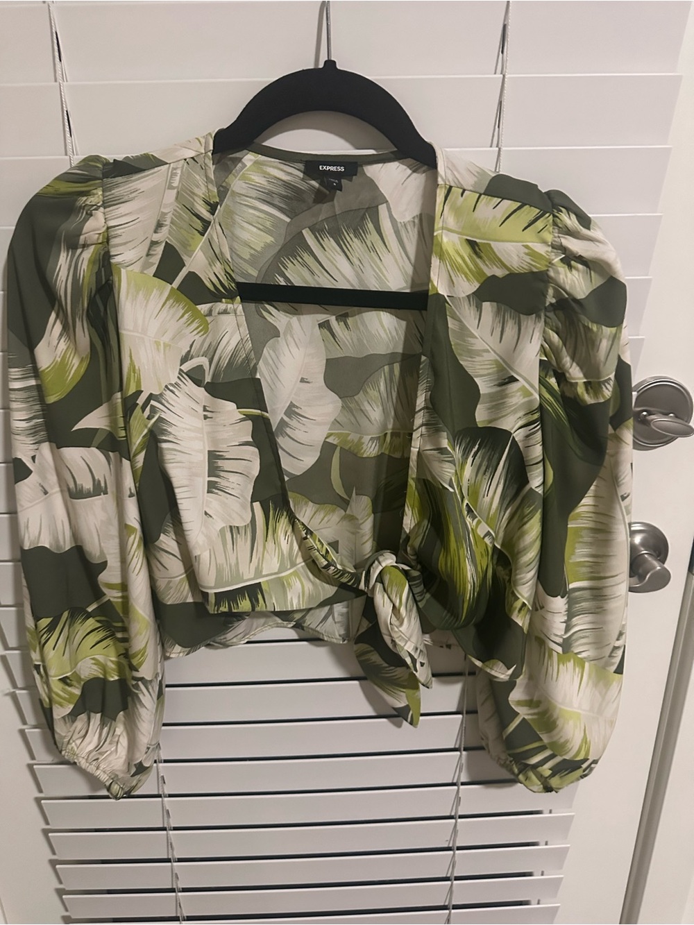 Express Green and Cream Tropical Tie-Front Crop Top